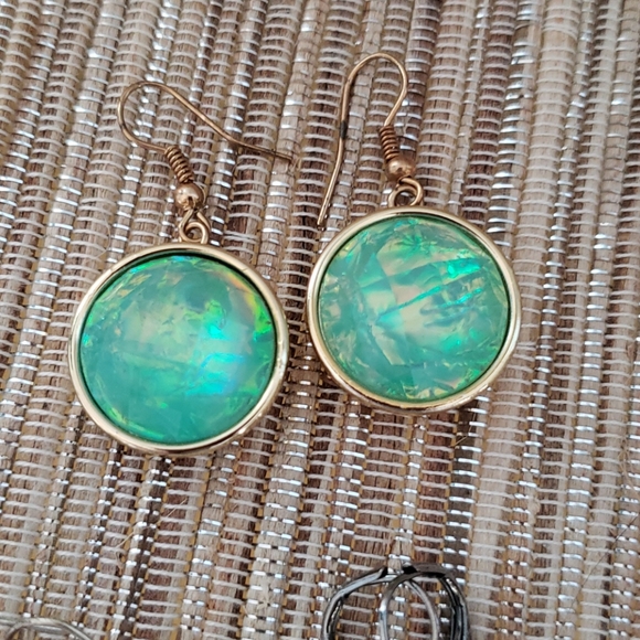 Set of 7 pair of green / amber tone earrings - Picture 3 of 7